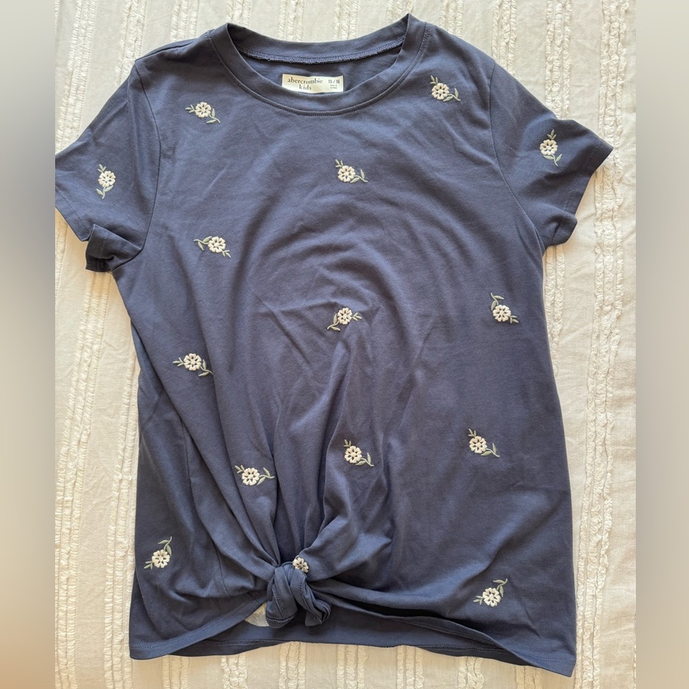Abercrombie Kids Embroidered Tee Girl’s Size 15/16